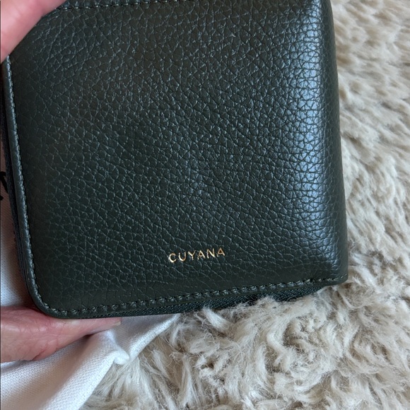 Cuyana Small Classic Zip Around Wallet Olive - Picture 2 of 5